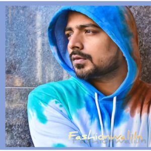 Read more about the article “HOODIES FOR MEN ये देते सेलिब्रिटी जैसे लुक, देखे तस्वीरें”